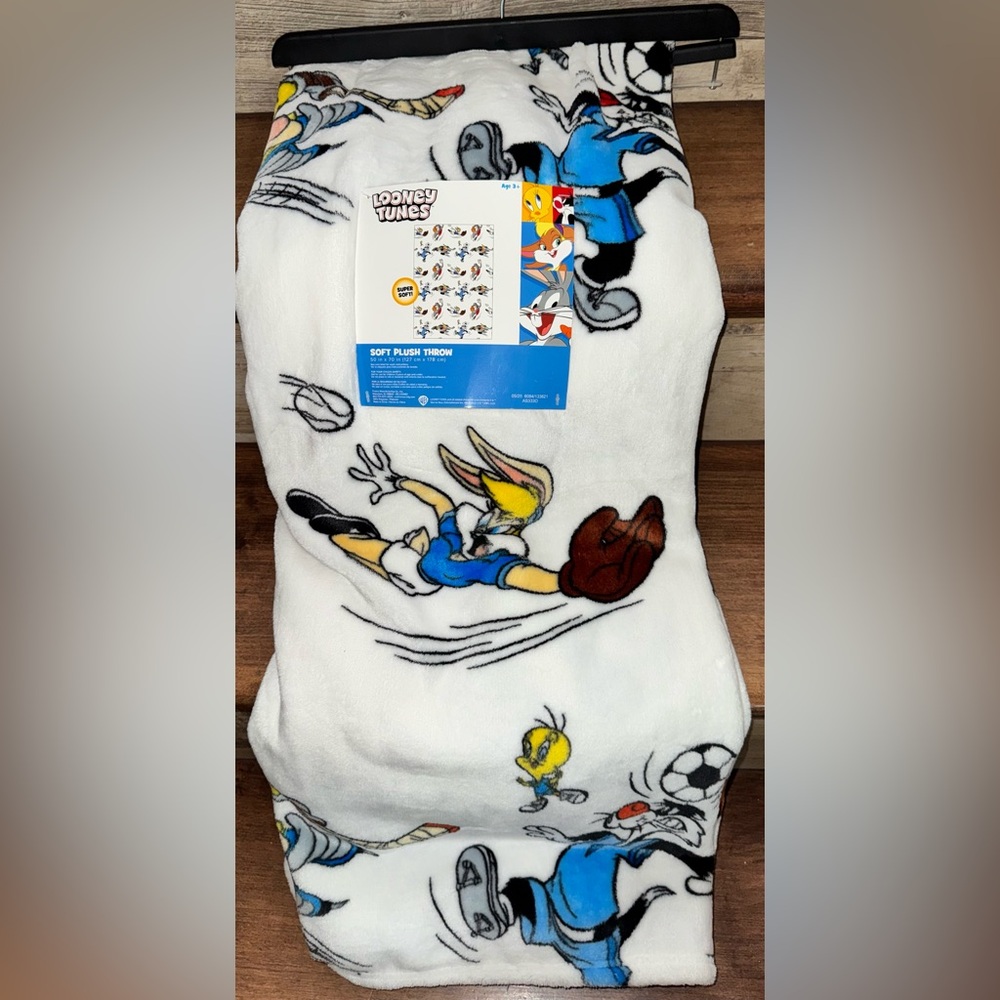 Cute 🥰 Looney Tunes Sports ⚽️ 🏀 ⚾️ Super Soft Plush Blanket Throw 50” x 70”